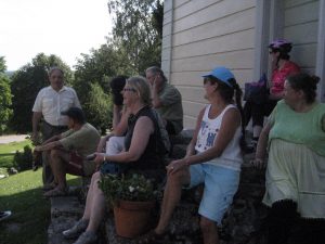 Kuhmoisten kirkon rapuilla